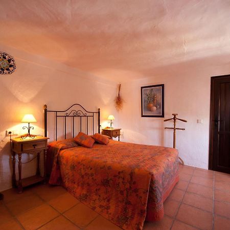 Cortijo La Haza Bed and Breakfast Iznájar Eksteriør billede