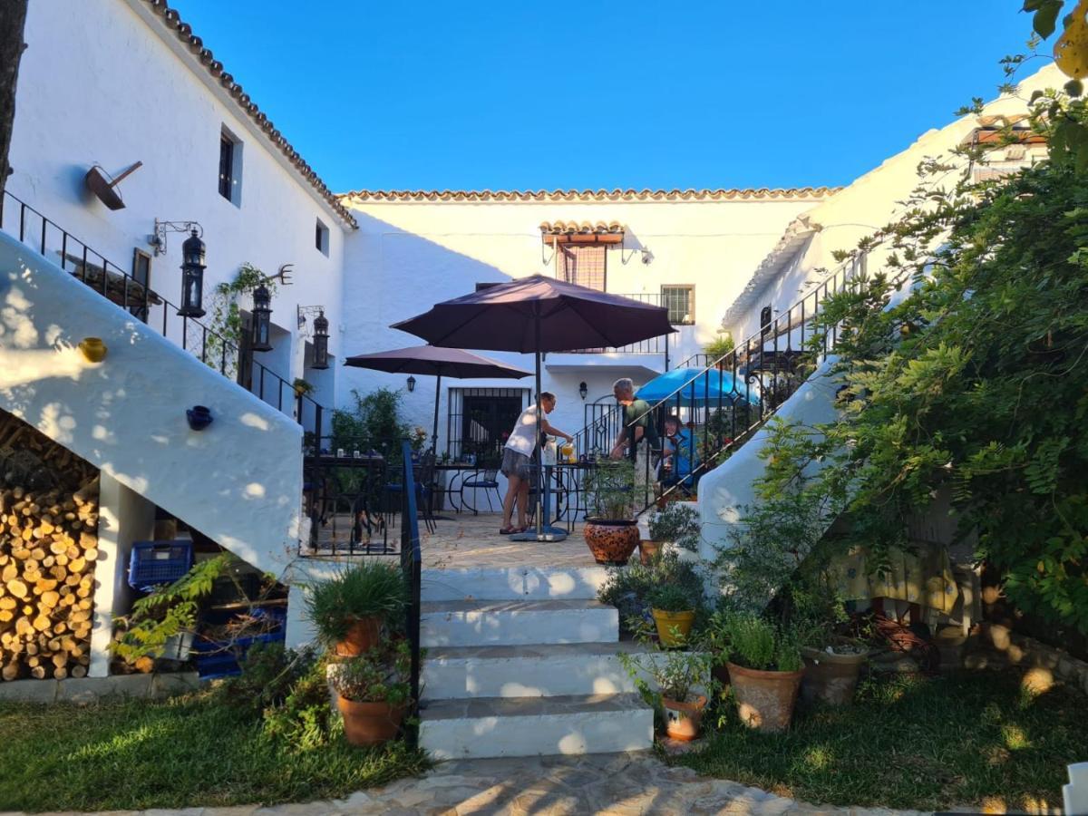 Cortijo La Haza Bed and Breakfast Iznájar Eksteriør billede
