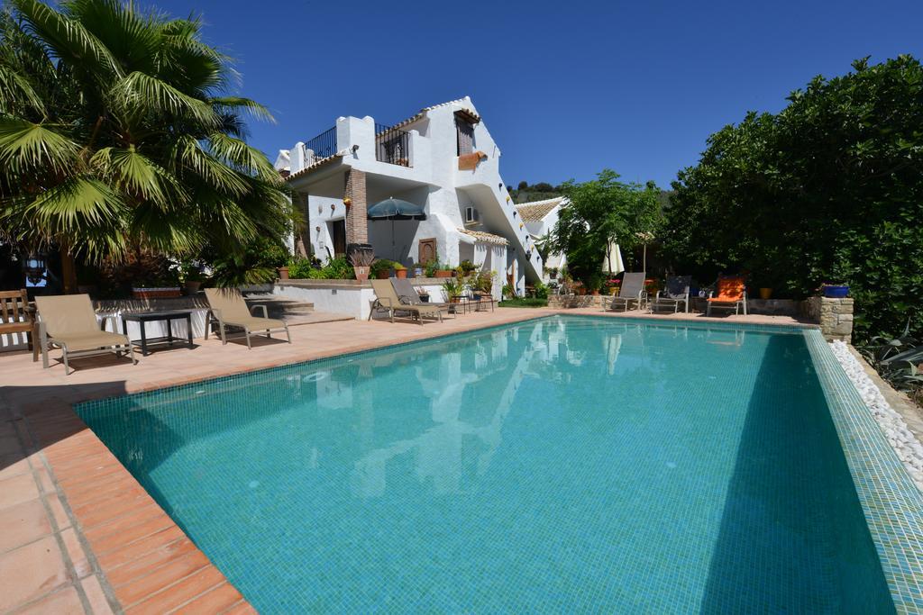 Cortijo La Haza Bed and Breakfast Iznájar Eksteriør billede