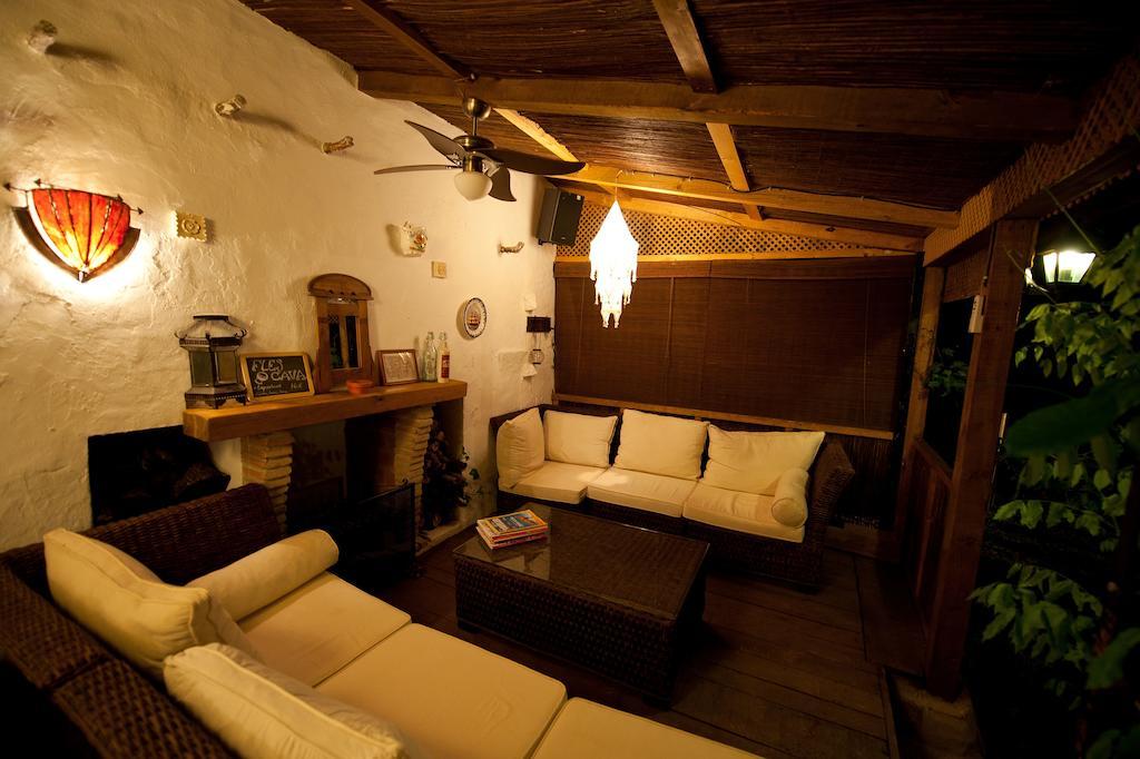 Cortijo La Haza Bed and Breakfast Iznájar Eksteriør billede