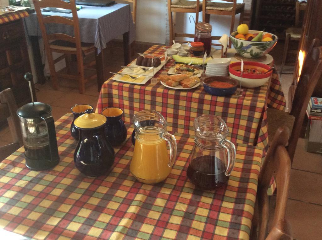 Cortijo La Haza Bed and Breakfast Iznájar Eksteriør billede