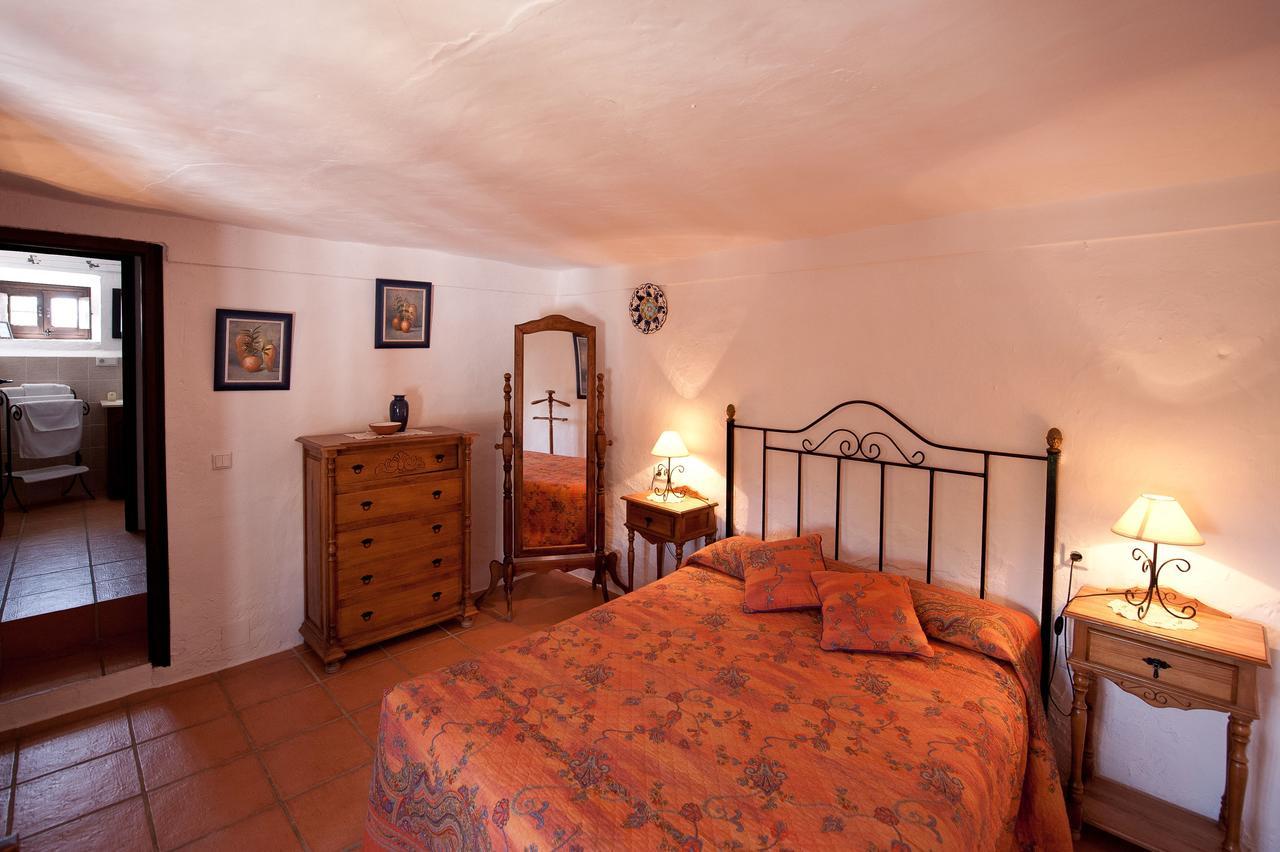 Cortijo La Haza Bed and Breakfast Iznájar Eksteriør billede