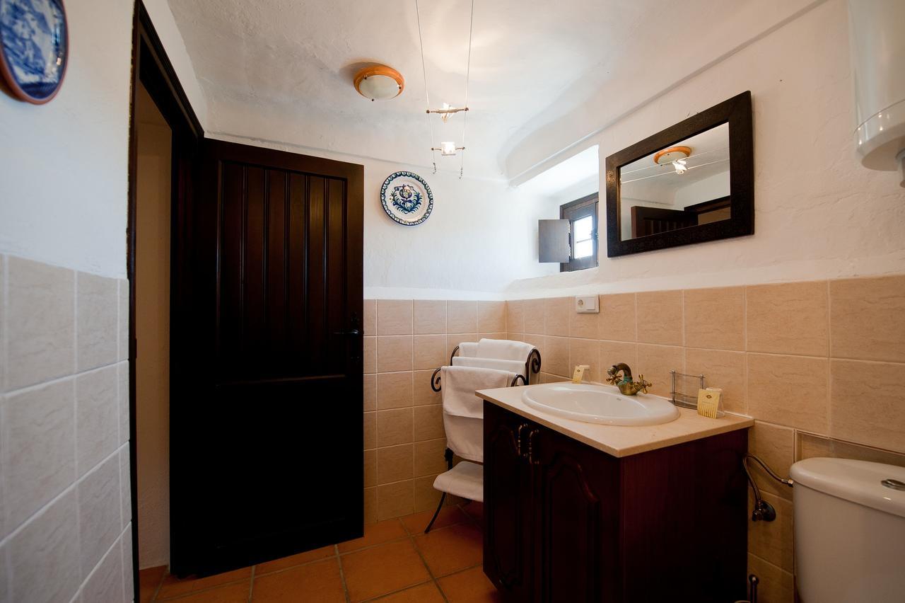 Cortijo La Haza Bed and Breakfast Iznájar Eksteriør billede