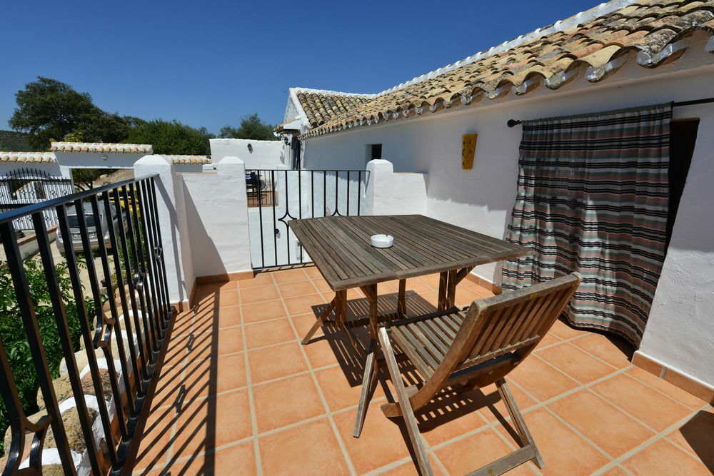 Cortijo La Haza Bed and Breakfast Iznájar Eksteriør billede